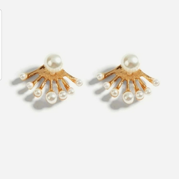 *Melinda* Faux Pearl earrings - Picture 5 of 5